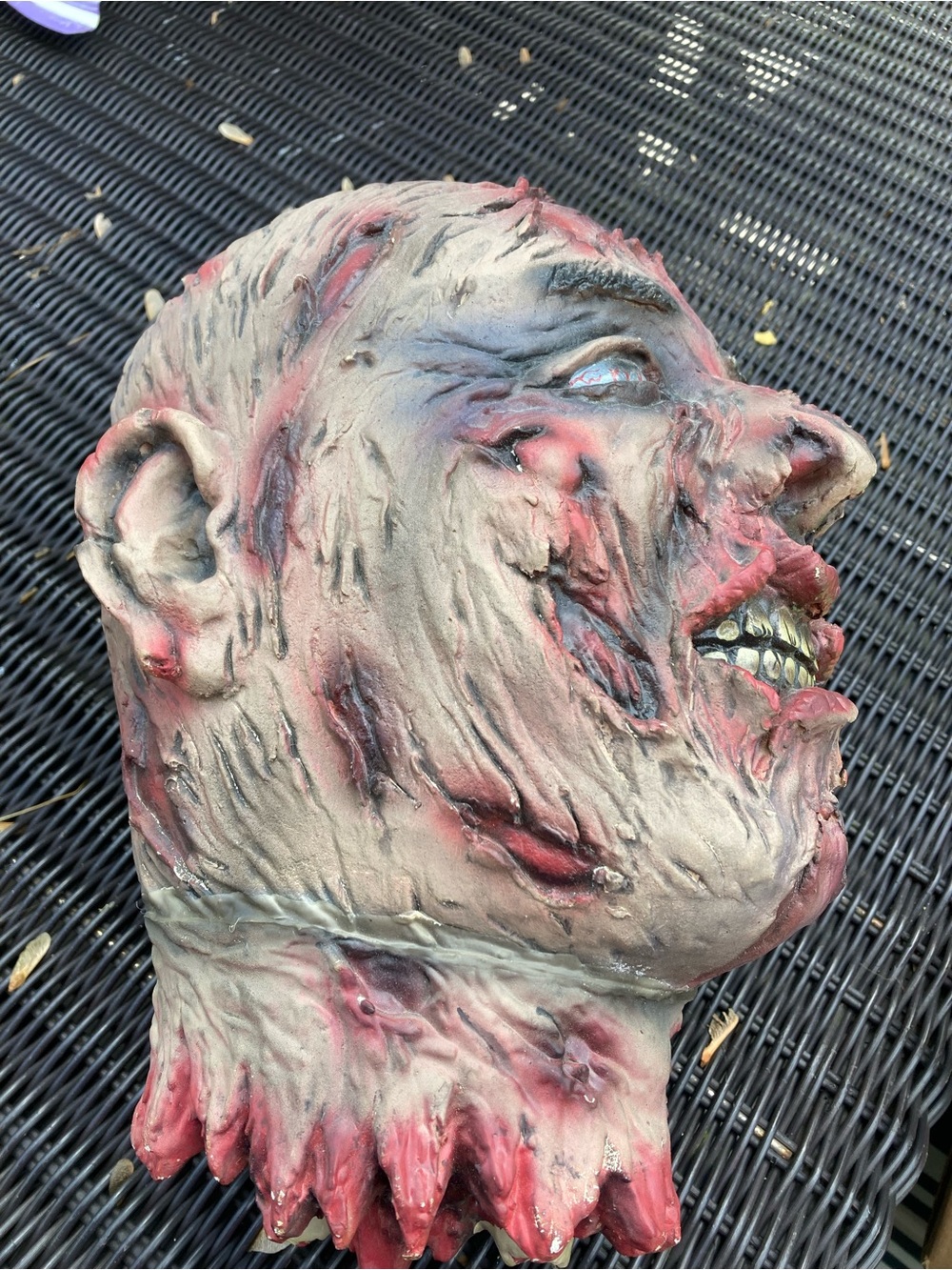Halloween zombie head prop - Picture 2 of 10